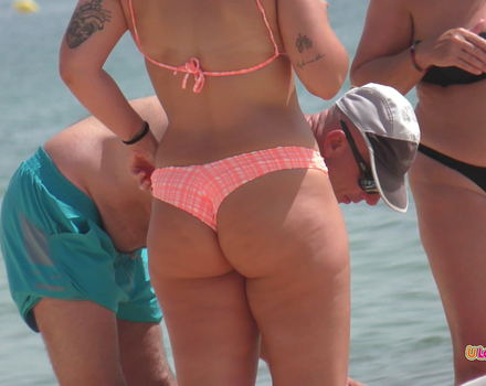 Ass teasers at the beach